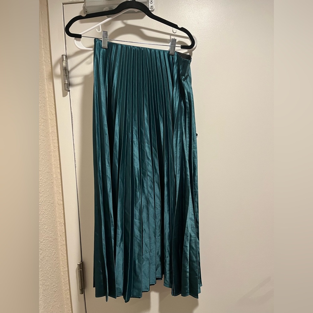 Zara Satin Green Pleated Skirt